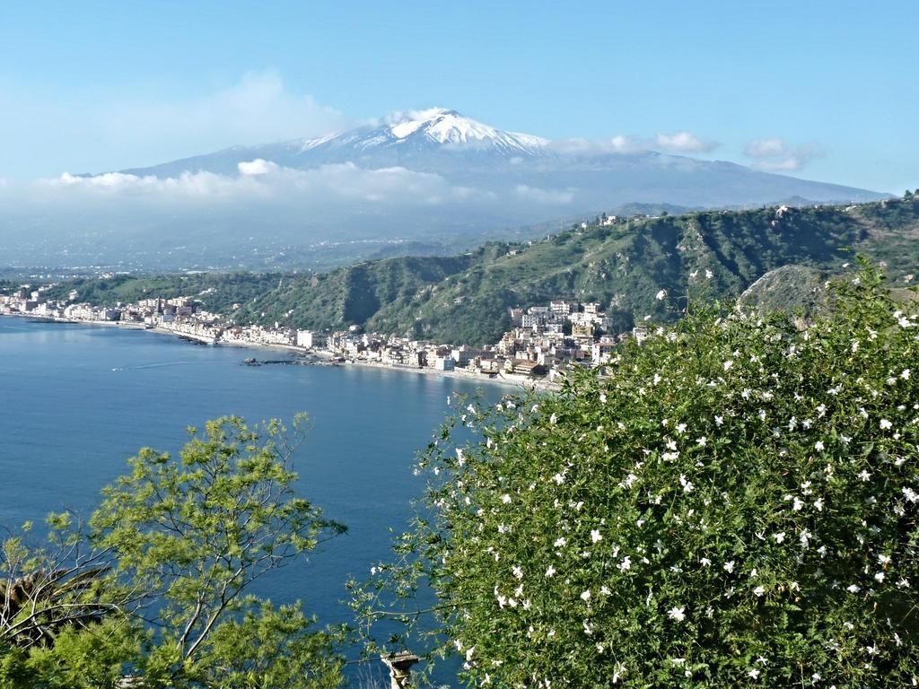 Holidaysora Taormina - Il Giardino Di Graziella Exterior photo